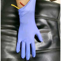5 Gm Blue Nitrile Examination Glove
