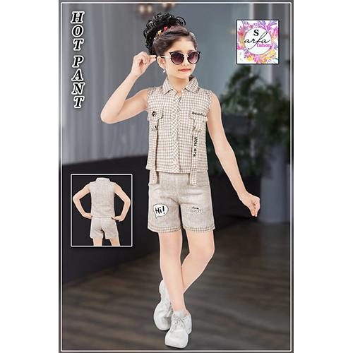 Girls Sleeveless Shirts And Hot Pants - Age Group: 3Years To 10Years
