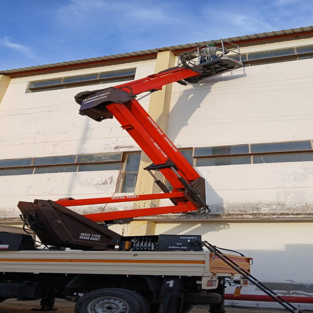 TRUCK MOUNTED BOOM LIFT 53FT