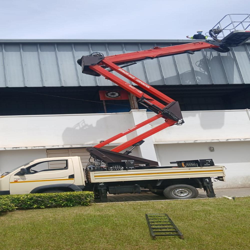 TRUCK MOUNTED BOOM LIFT 53FT