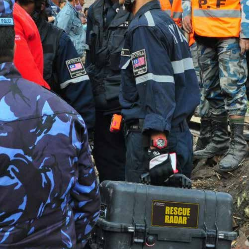 Rescue Radar Ultra-Wideband Radar for Survivors Search