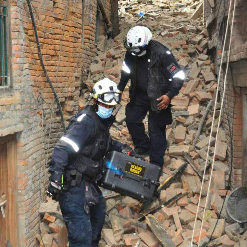 Rescue Radar Ultra-Wideband Radar for Survivors Search