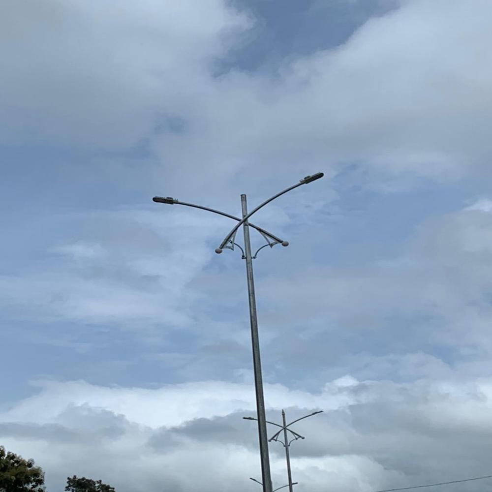 Sword Bracket Street Light Pole - Color: Silver