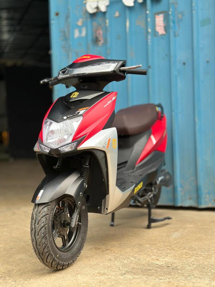 E Troq Electric Scooter - Color: Multicolor