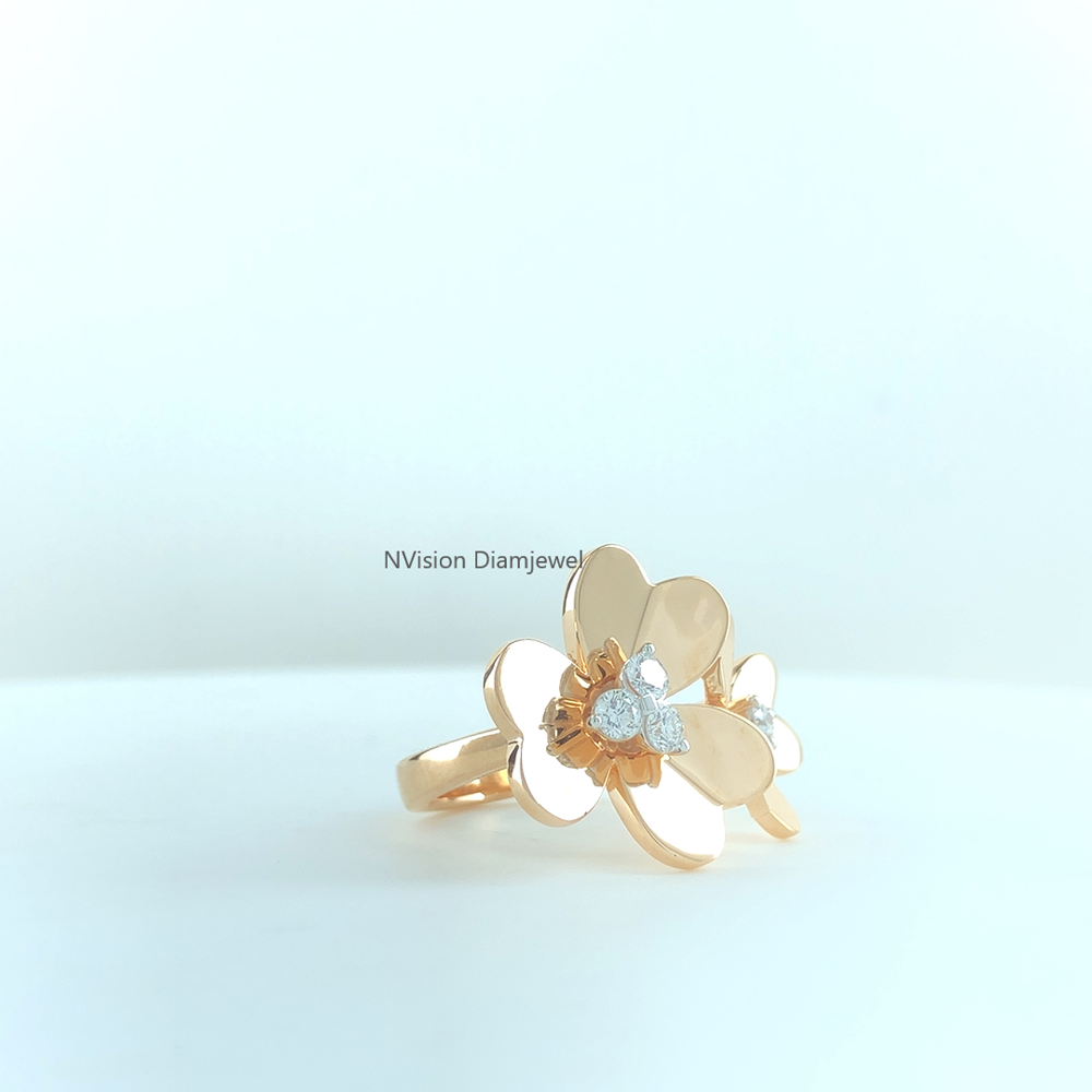 inflorescence Glow Labgrown Diamond Flower Ring