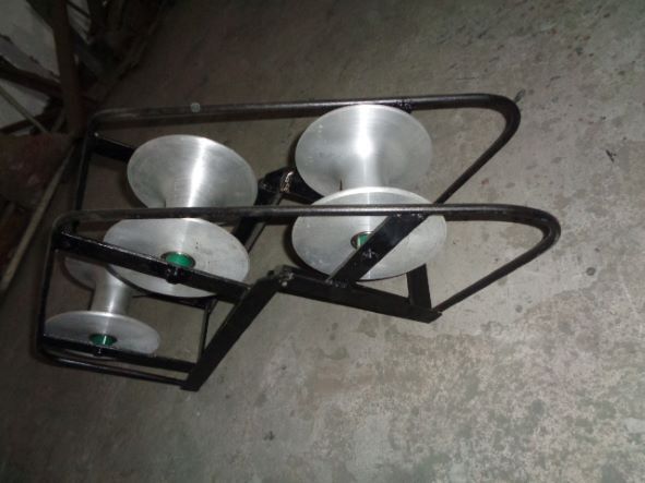 Silver Man Hole Cable Roller
