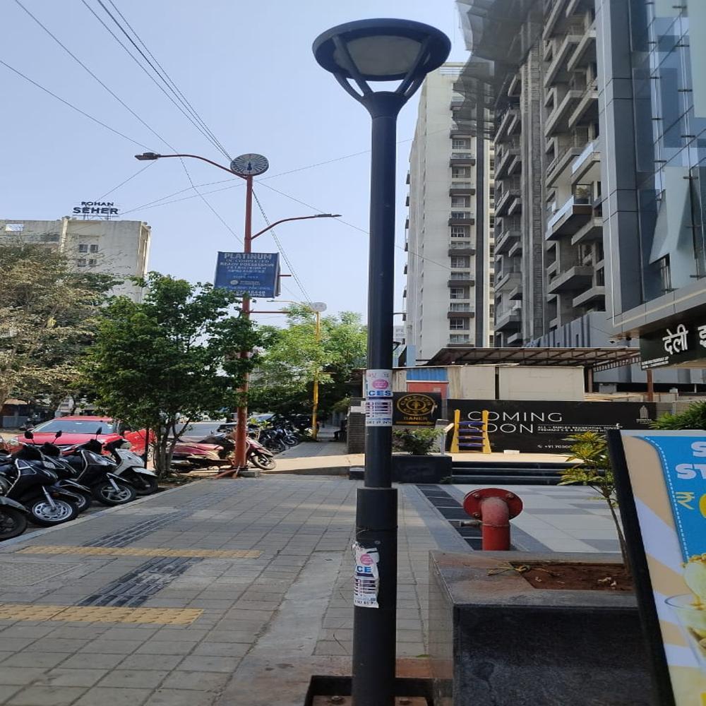 Garden Light Decorative Pole - Color: Black