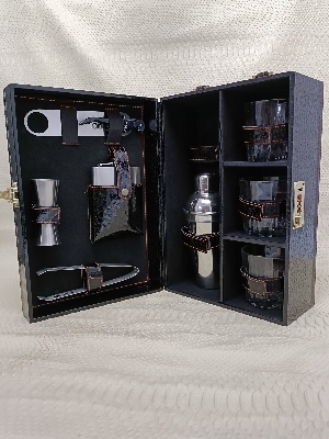 Wine Box - Color: Black