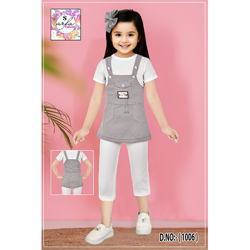 Girls Dungarees With Front Pocket Design With Leggings Pants - Color: Grey