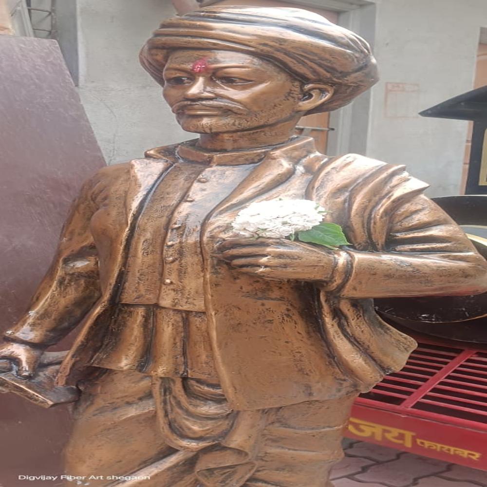 Fiber Mahatma fule statue