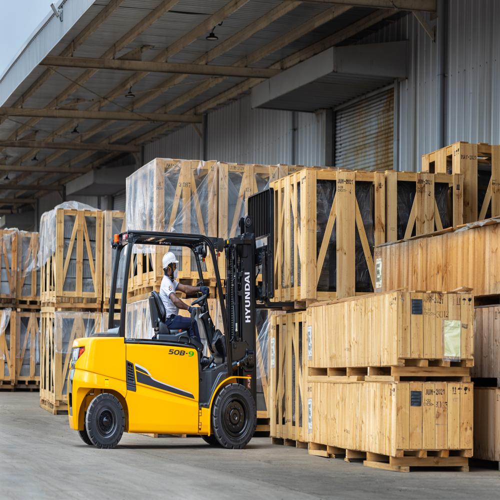 Electric Forklift On Rental Basis - Application: Outdoor Yard