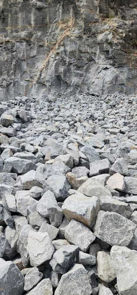 आधार के लिए बोल्डर
