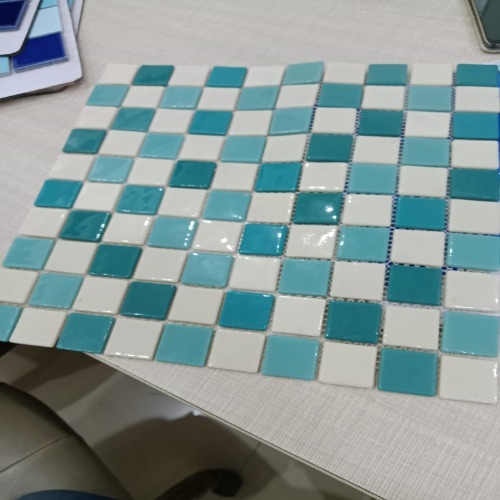 Swimming Pool Tiles - Pattern: Square Edge