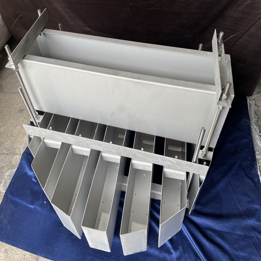 Trough Type Liquid Distributor