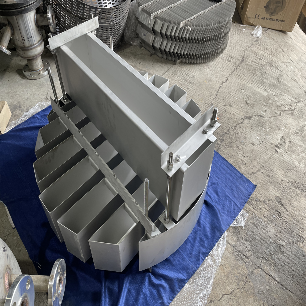 Trough Type Liquid Distributor