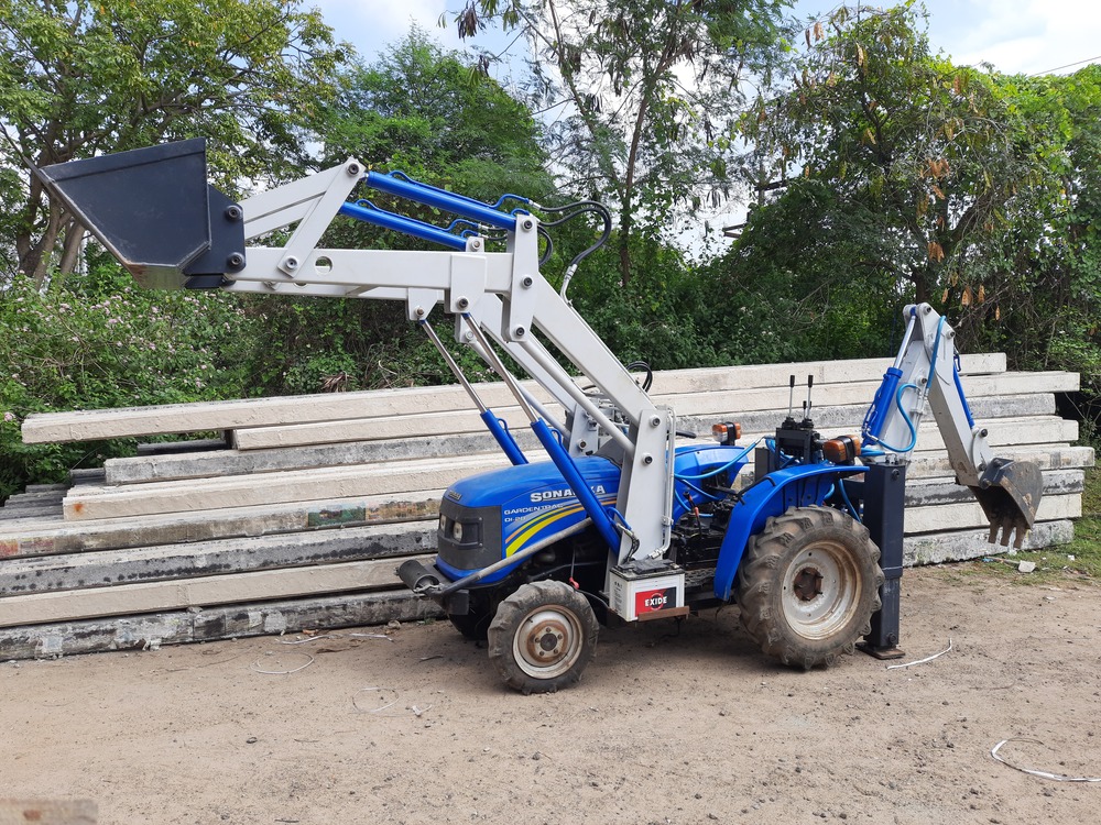Mini Backhoe - Color: Multiple