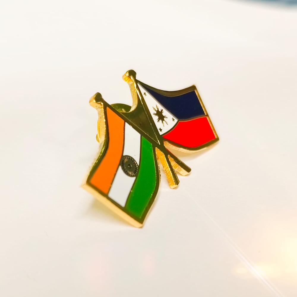Friendship Country Flag Lapel Pin - Decoration Material: Cloths