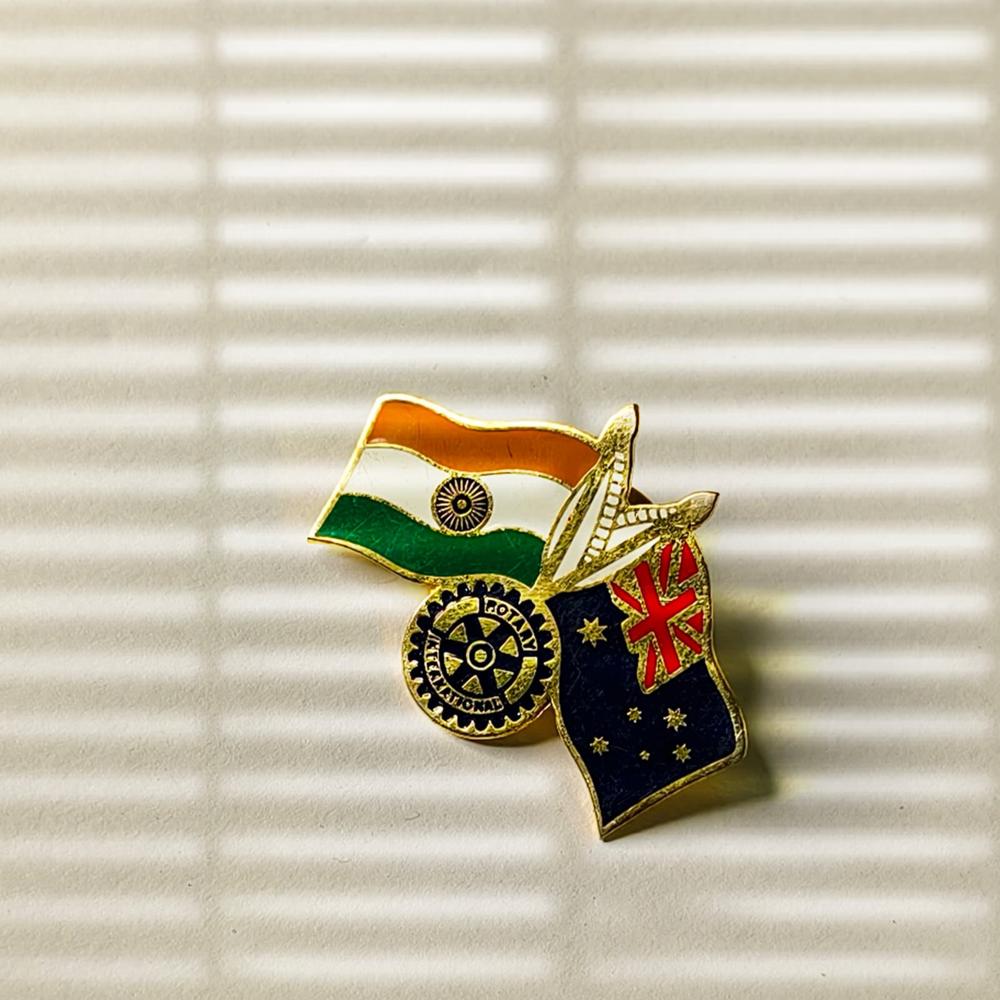 Friendship Country Flag Lapel Pin - Decoration Material: Cloths