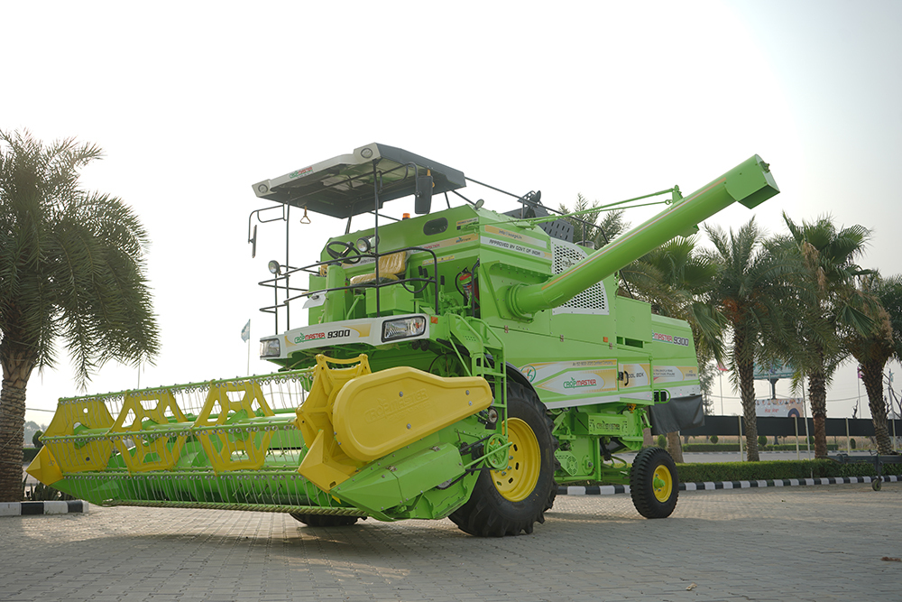 Cm9300 Combine Harvester - Color: Yellow