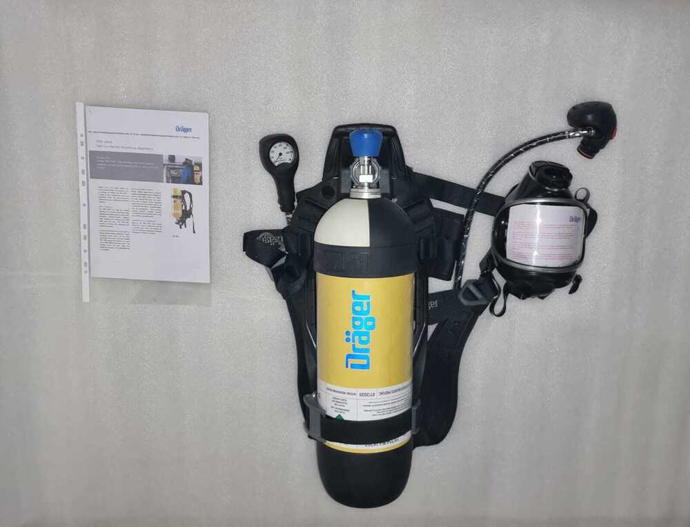 Breathing Apparatus - Color: Black