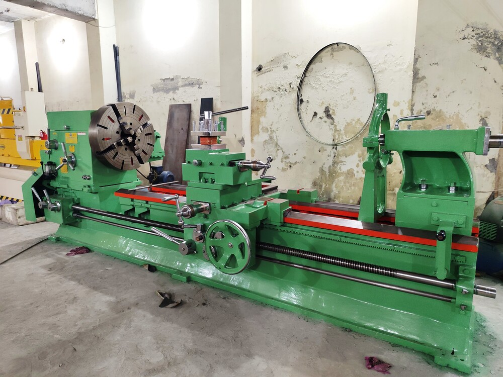 Green 12 Feet Extra Heavy Duty Lathe Machine