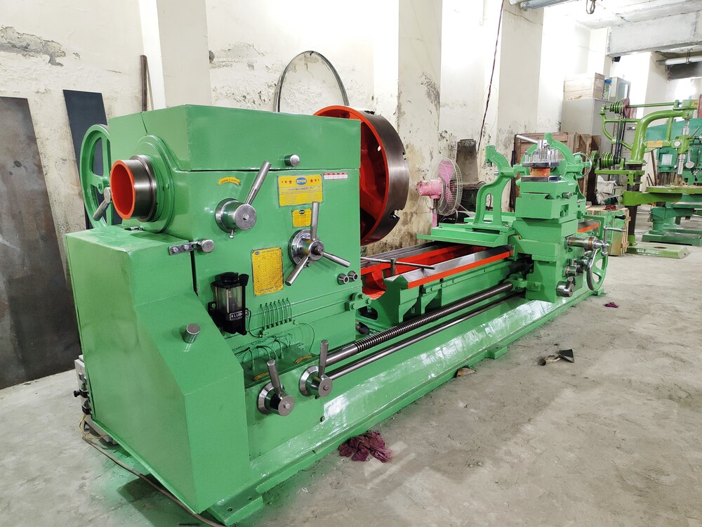 Green 12 Feet Extra Heavy Duty Lathe Machine
