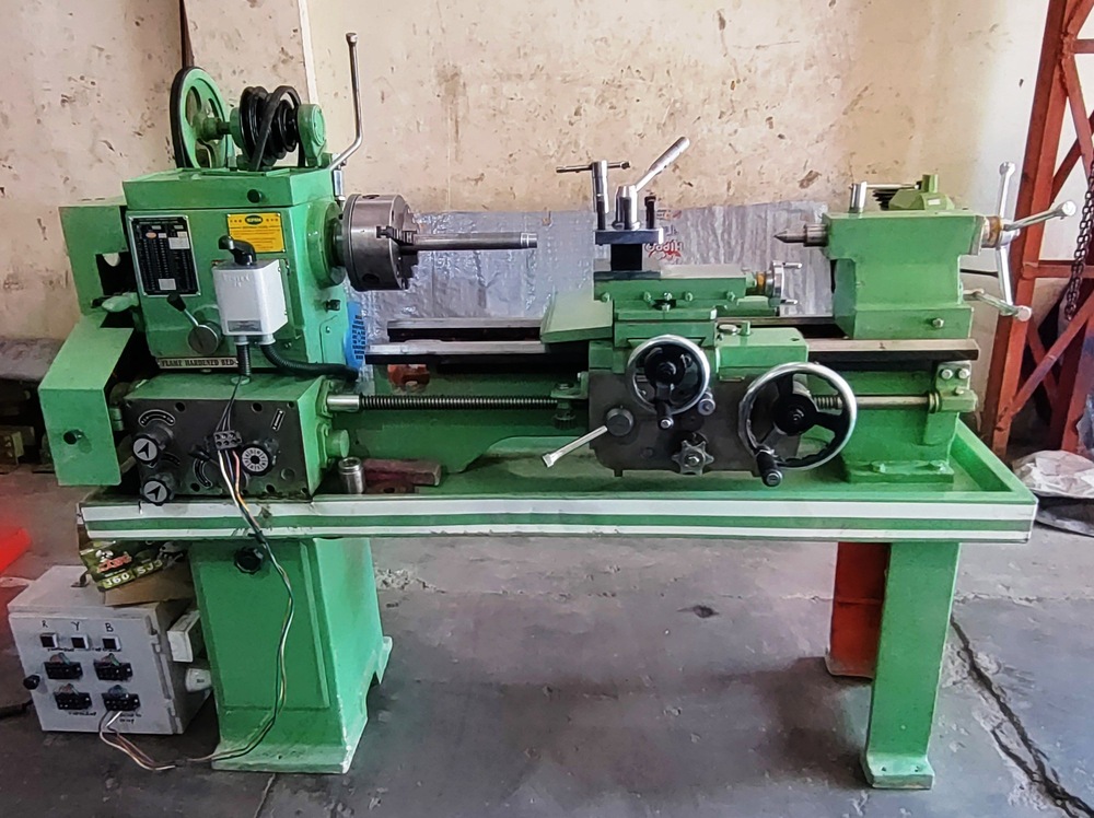 Light Duty Lathe - 25 Grade Cast Iron Bed, 180 Bhn Hardened Precision Engineering