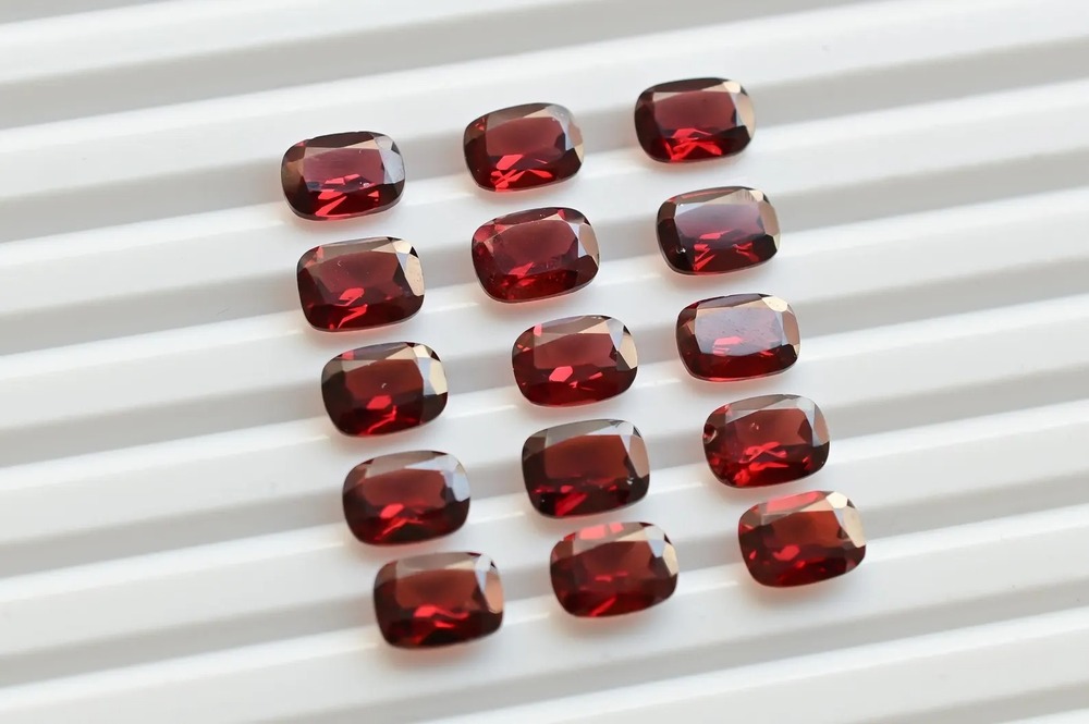 Natural Red Garnet Gemstone - Hardness: Rigid