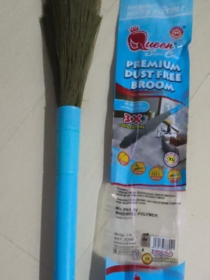 Queen clean no dust broom