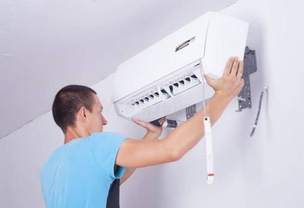 Split Ac - Color: White