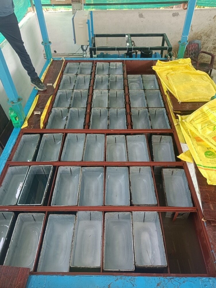 8 Ton Ice Plant - Color: -