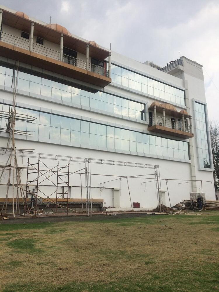 ग्लाज़िंग कार्य सेवाएँ