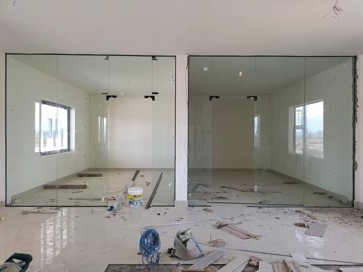 Toughened Glass Office Partition