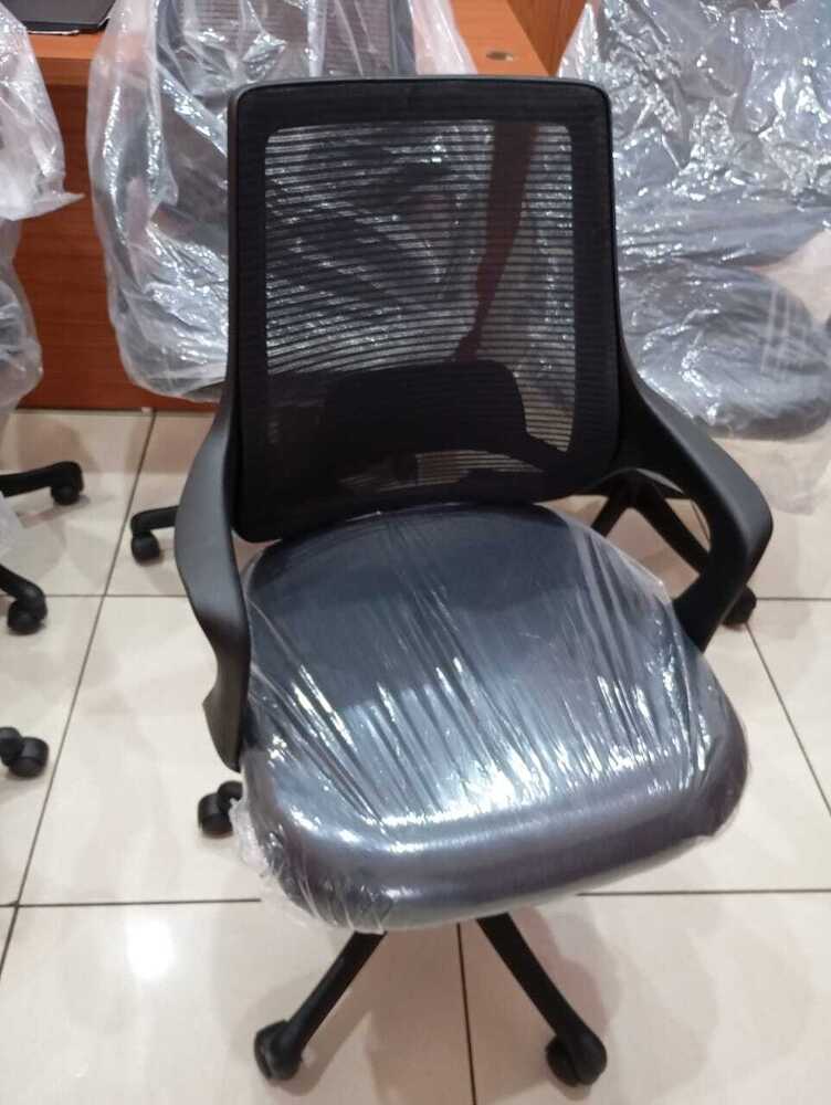 Stylish Office Chair - Durable Black Plastic, Variable Weight, Easy to Clean, Easy to Install | Ideal for Offices, Conference Rooms, Coworking Spaces