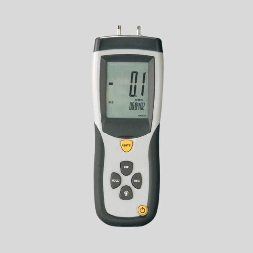 Digital Manometer - Accuracy: 0.25 %