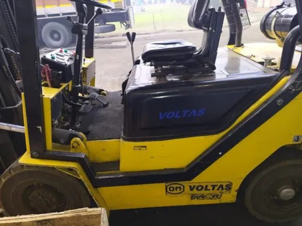 1.5 Ton Electric Forklift Trucks - Color: Yellow And Black