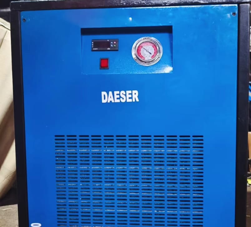 Refrigerated Compressed Air Dryer - Standard Size, White Finish | 220V Electric Power, Operates at 25Â°C, Warranty Included