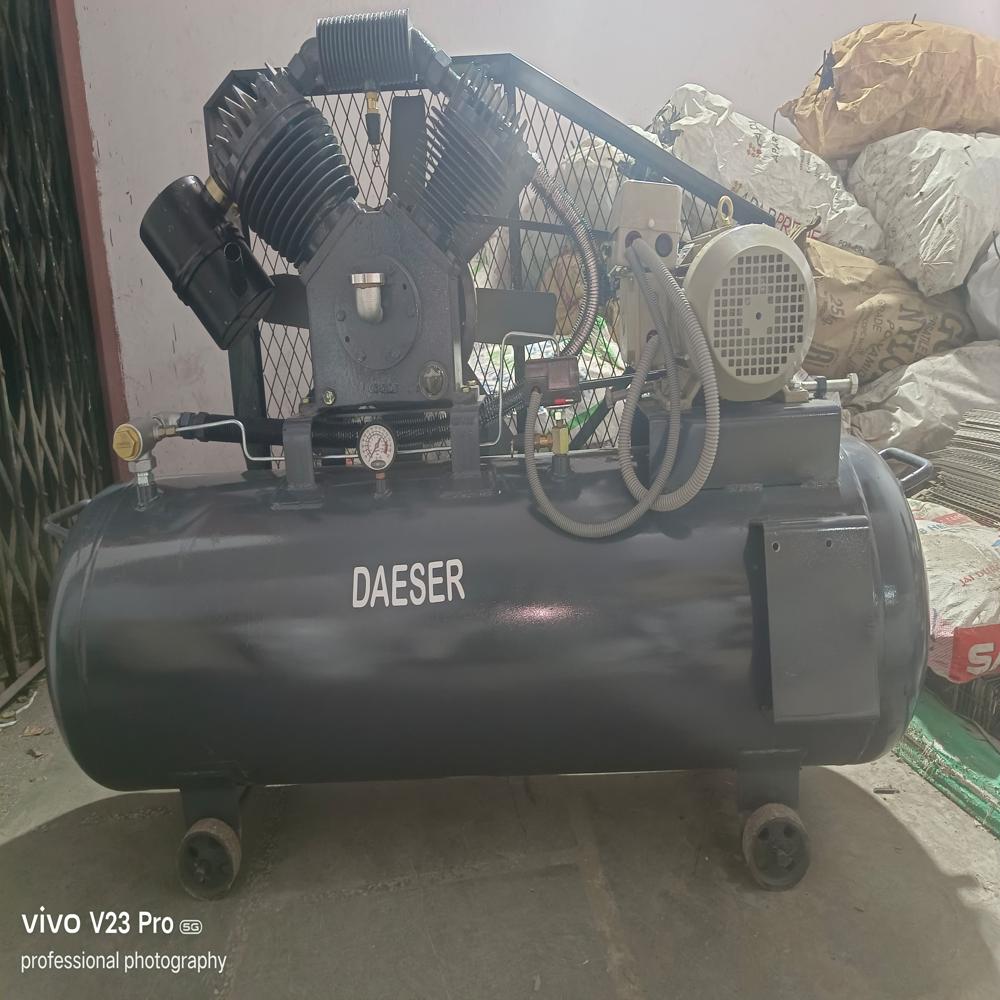 5 Hp Reciprocating Air Compressor - Color: Red