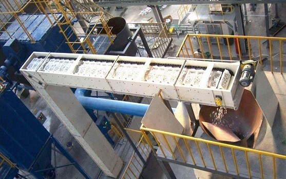 Z Type Bucket Conveyor - Color: White
