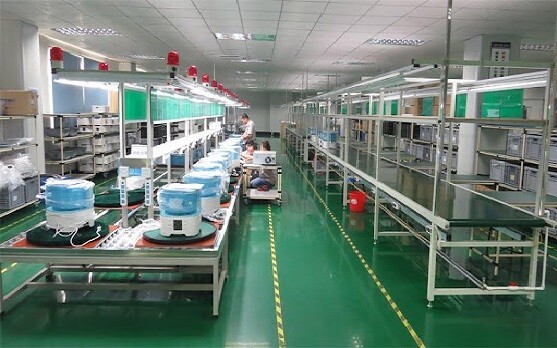 Assembly Line Belt Conveyor - Stainless Steel, Standard Size, 220-440 Volt Electric Power | Polished Surface Finish, Industrial Usage