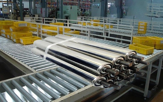 Stainless Steel Conveyor - Electric Power, 220-440 Volt, Standard Size | Polished Surface, Silver Color, Roller Structure, Industrial Use