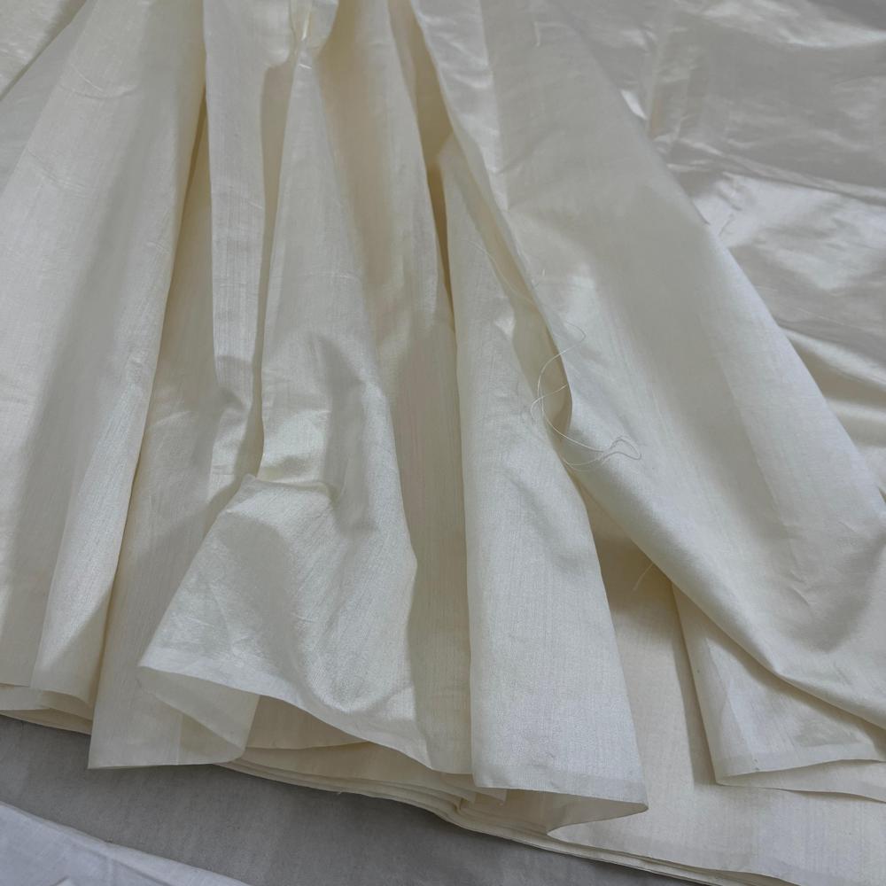 180 Gs-m Pure Chenia Silk Fabric - Application: Apparel/clothing