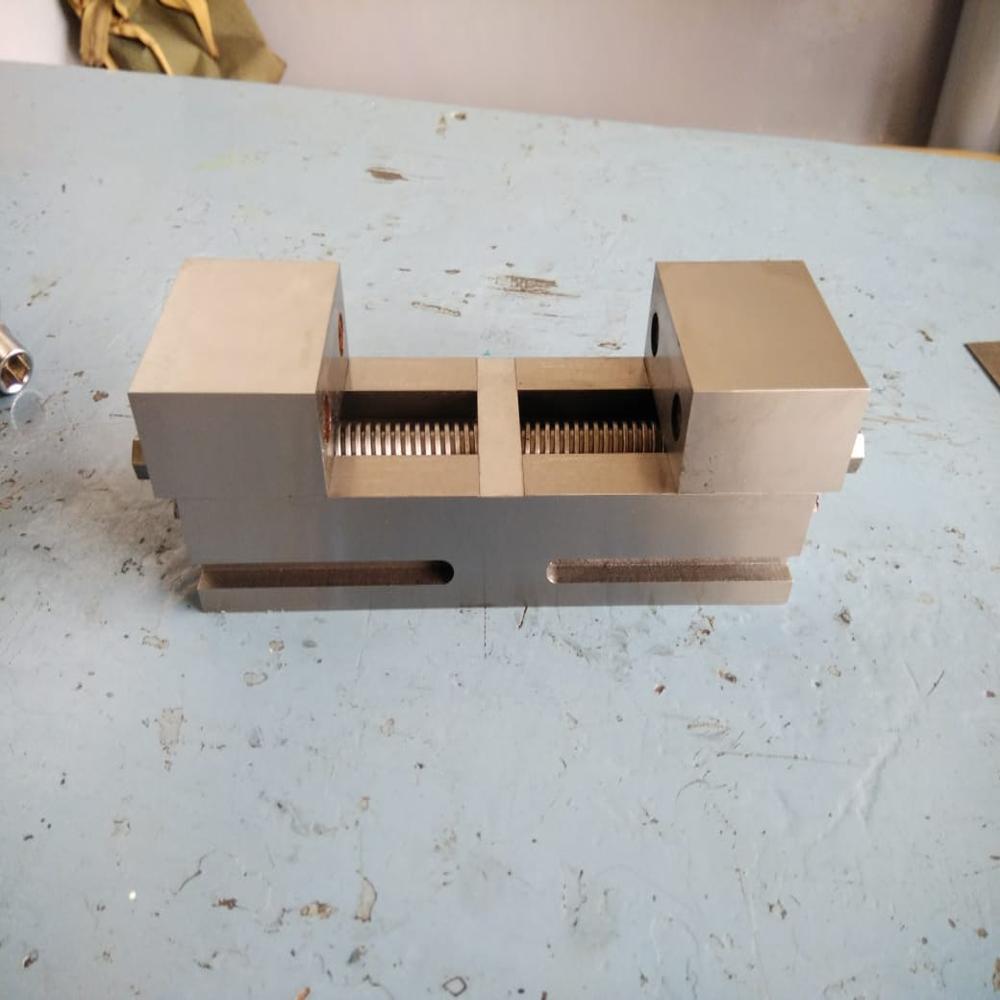 Self Centering Dovetail Grinding And Milling Vice