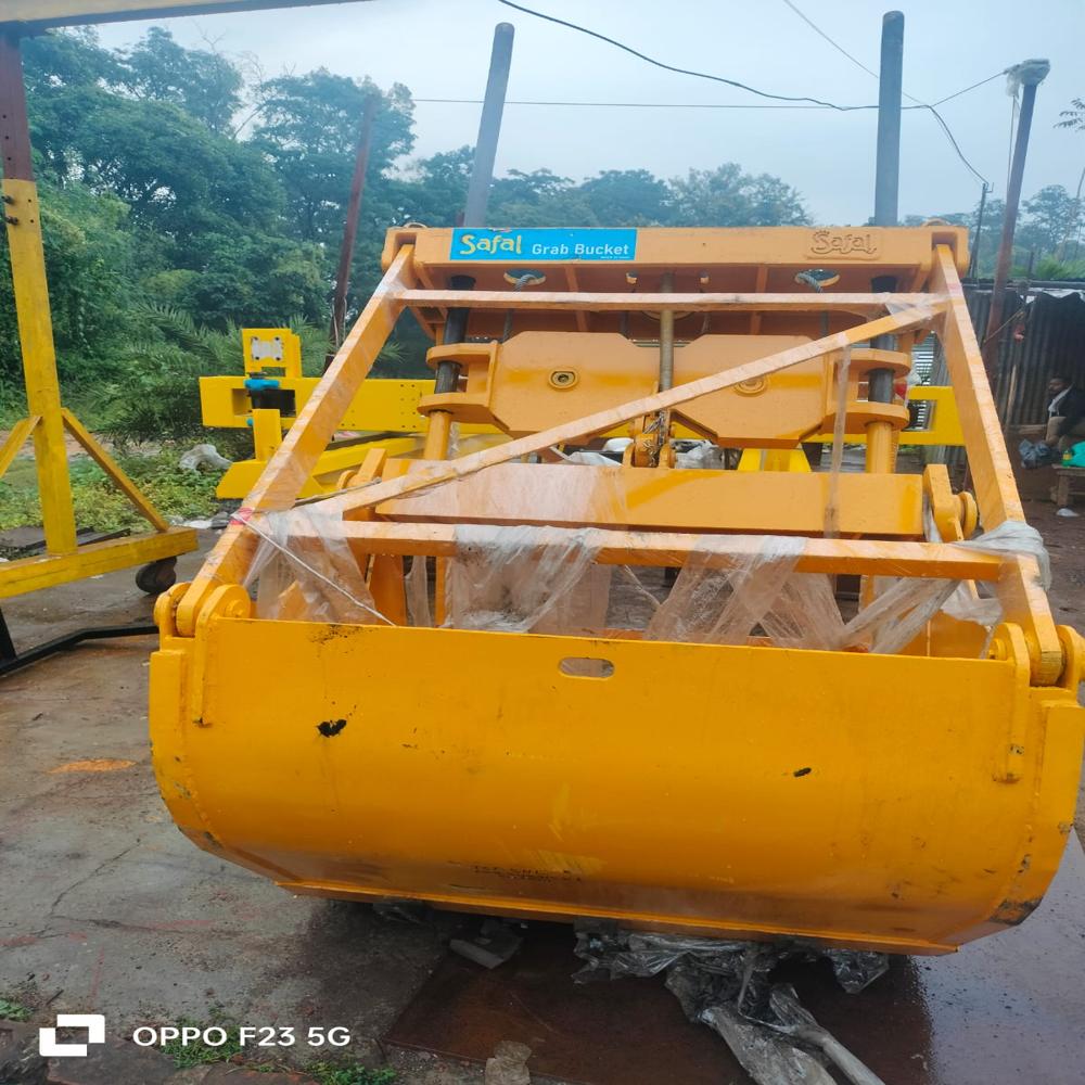 Industrial Grab Bucket - Color: Yellow