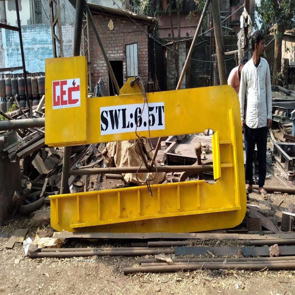 C Hook - 6.5 Tonne Lifting Capacity, Industrial Grade Strong Yellow C Hook, Brand New Condition For Heavy-duty Lifting Tasks