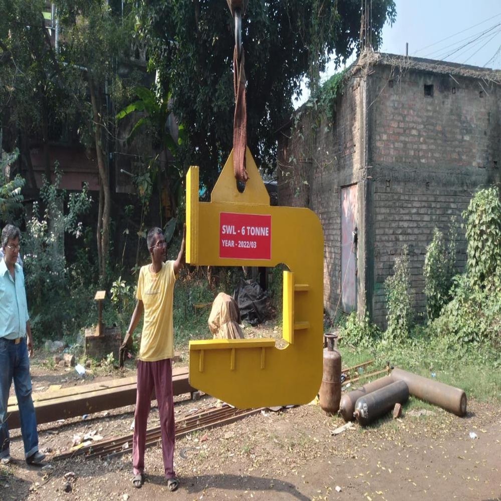 C Hook - 6.5 Tonne Lifting Capacity, Industrial Grade Strong Yellow C Hook, Brand New Condition For Heavy-duty Lifting Tasks