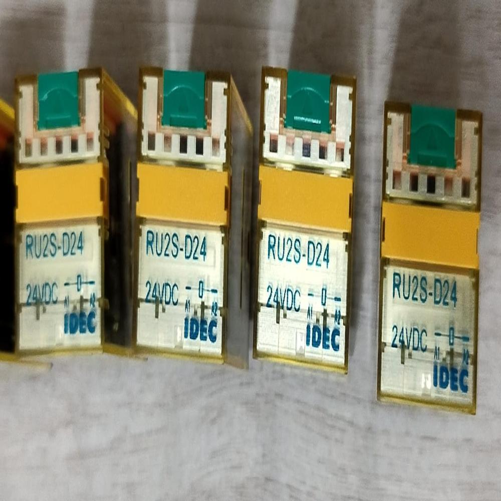 IDEC RU2S-D24 RELAY