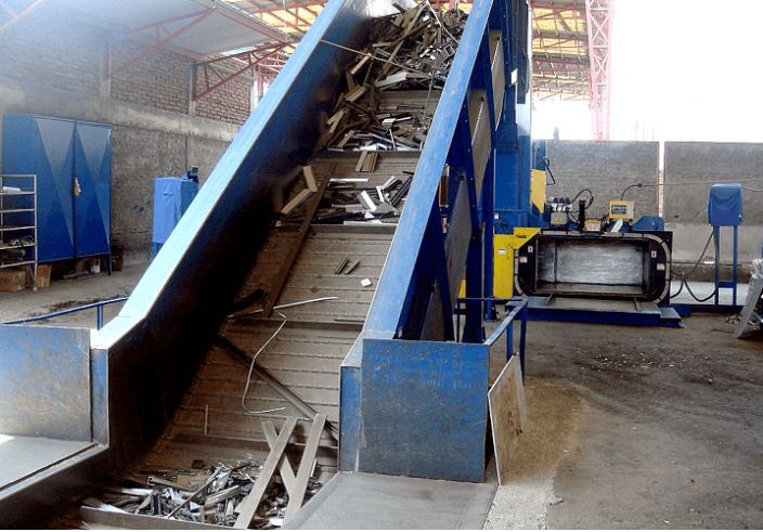 Slat Chain Conveyor - Features: Durable