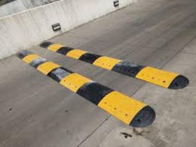 Speed Breakers - Plastic, 250 Mm X 750 Mm X 75 Mm | Yellow & Black, Interlocking Grip, Uv Stabilized, 8 Reflectors For Road Safety