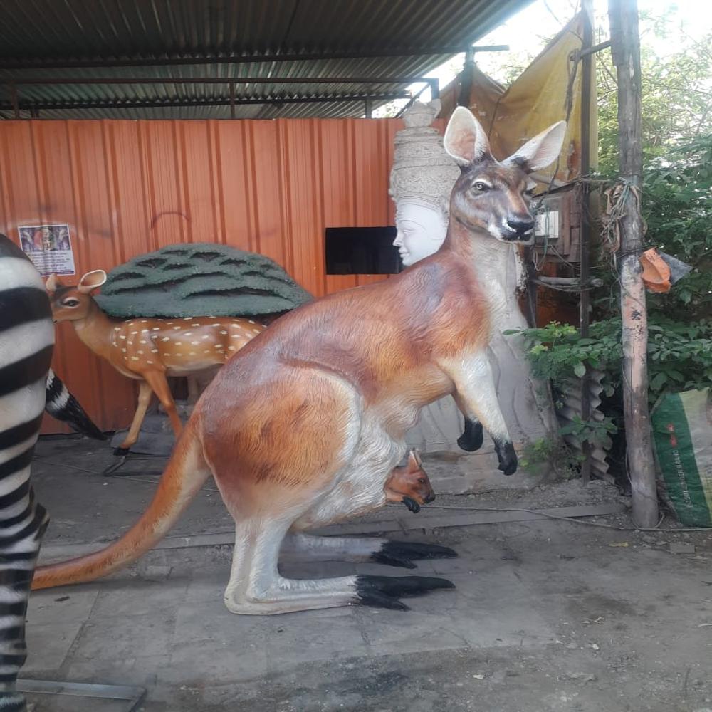 Fiber Kangaroo Statue - Color: Original
